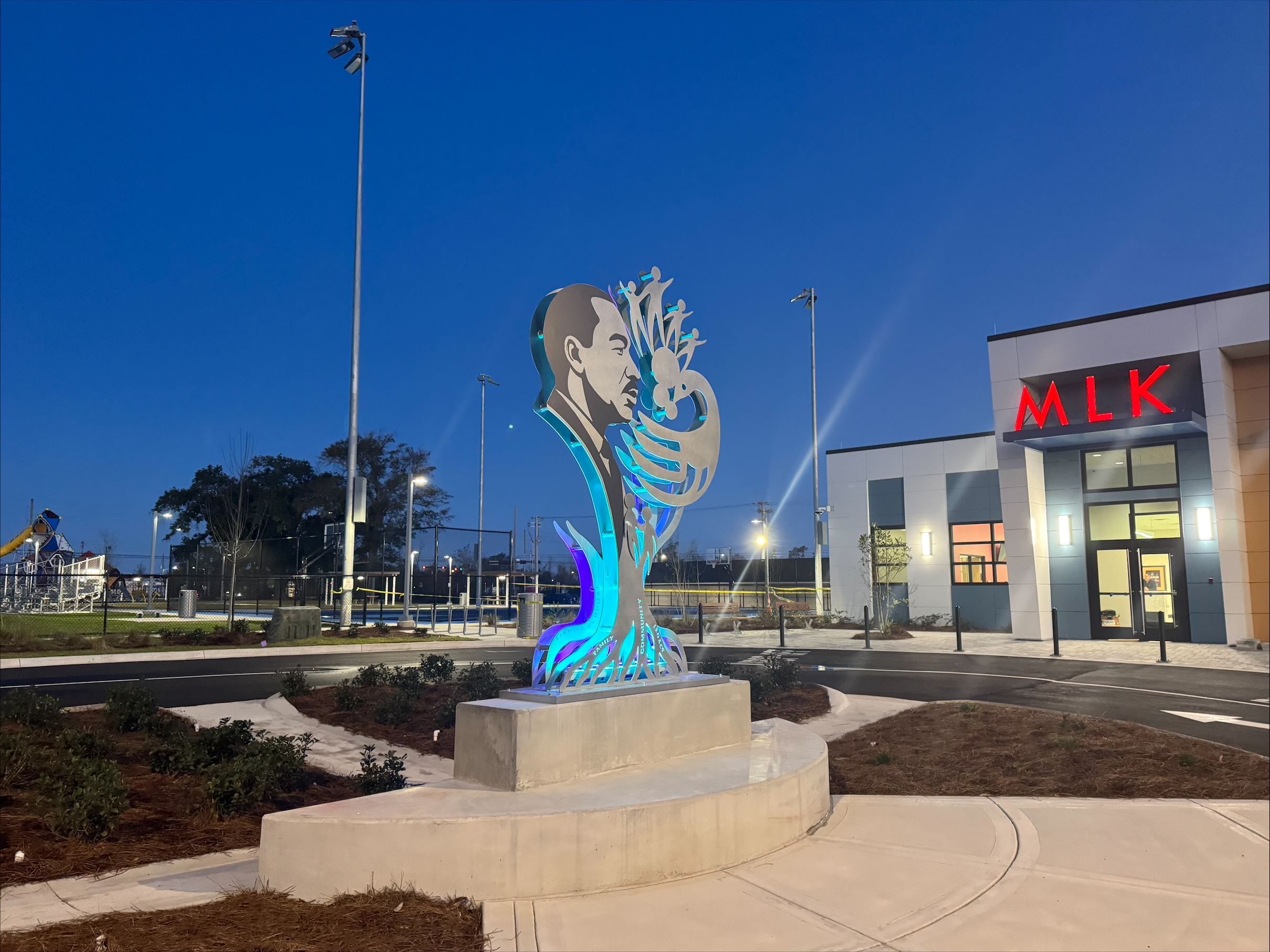 MLK Rec. Center Entrance, Statue